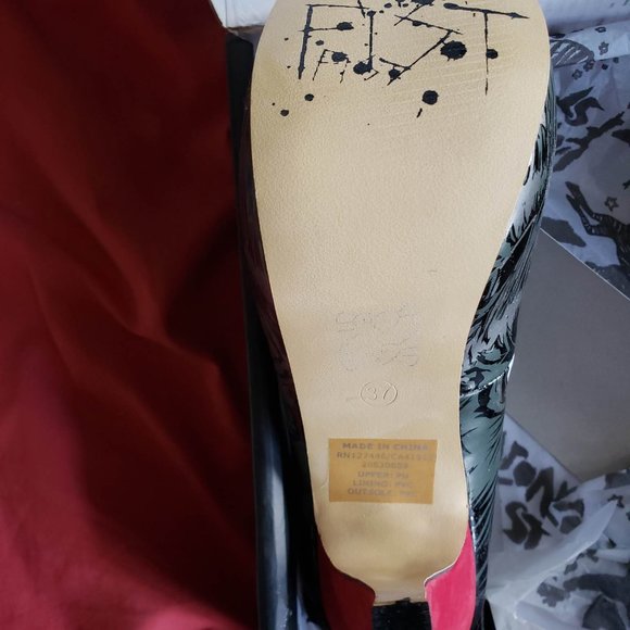 Iron Fist Wolfbeater platform Stilettos, mint in original box. Unworn. 1st run. - Picture 7 of 7